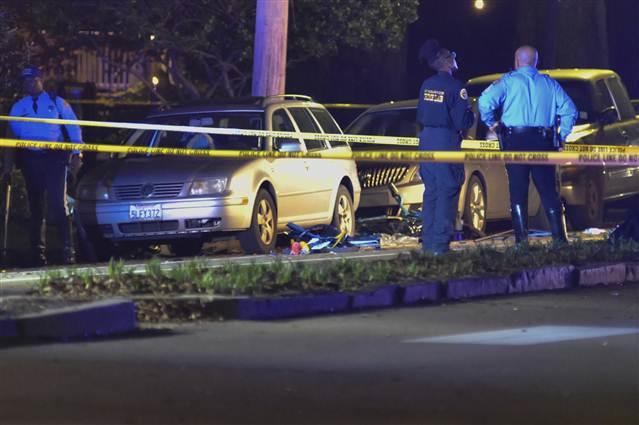 Korkunç olay: Araç kalabalığa daldı!