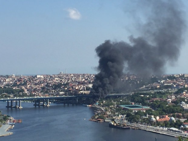 Haliç'te tekne yangını