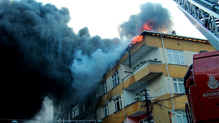 İstanbul'da bir binada yangın çıktı!