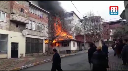 Pendik Suriyelilerin Kaldığı Ev Alev Alev Yandı