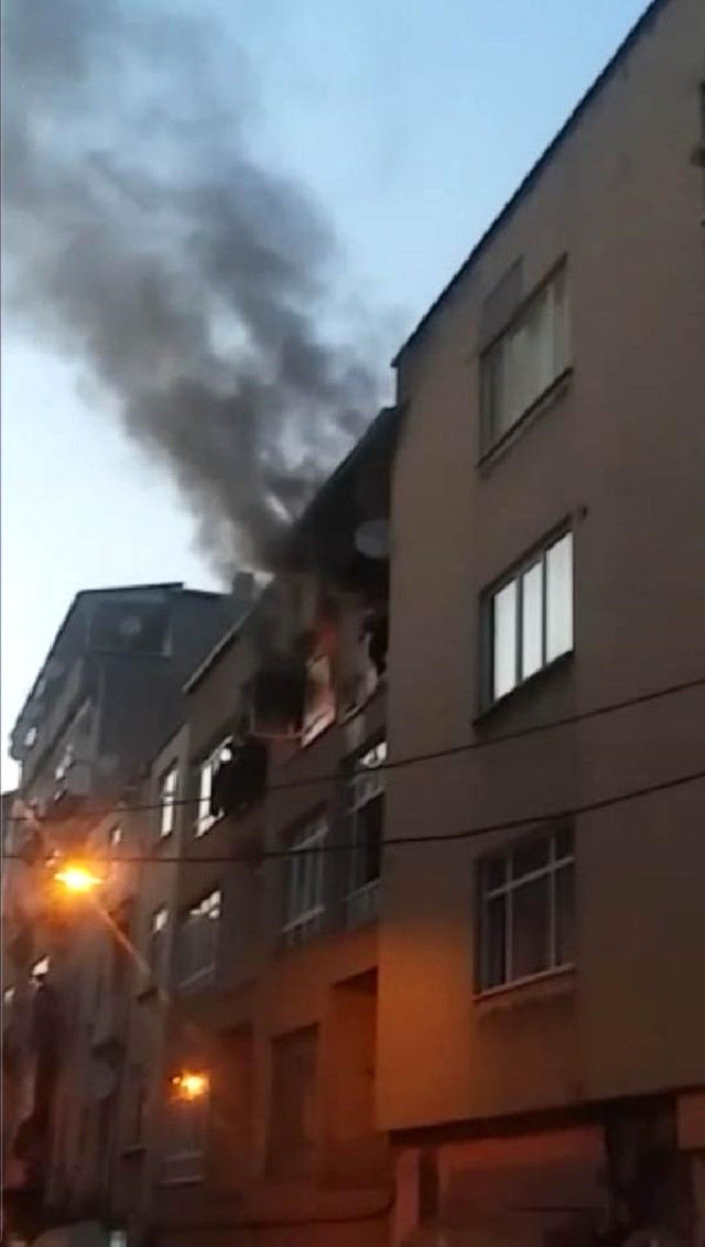 Yangından kurtuluş olmayında çareyi 3. kattan atlamakta buldular