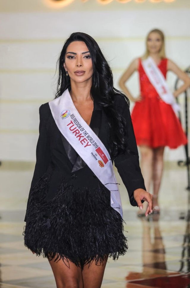 Gizem Şahin, Miss Freedom of The World güzeli seçildi