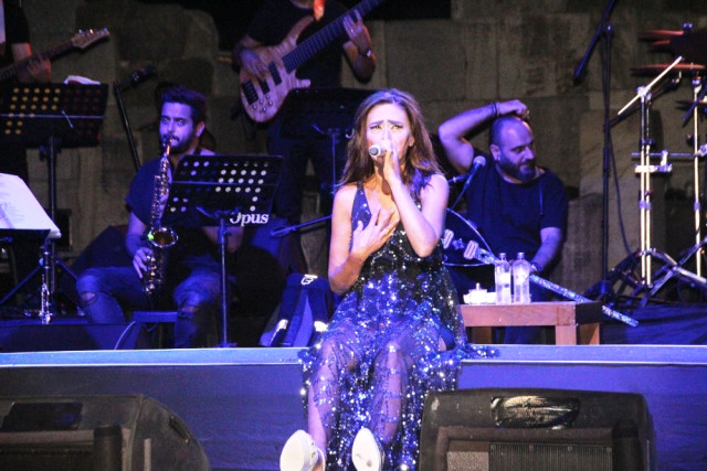 Yıldız Tilbe Bodrum konserinde frikik üstüne frikik verdi