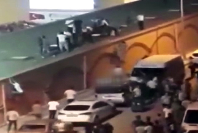 Yıldız Tilbe konserinde yumruklar havada uçuştu