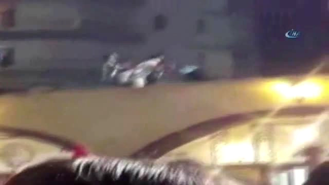 Yıldız Tilbe konserinde yumruklar havada uçuştu