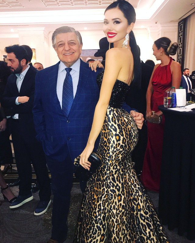 Yılmaz Vural Elini Nereye Koyacağını Bilemedi | Cansu Taşkın Kimdir