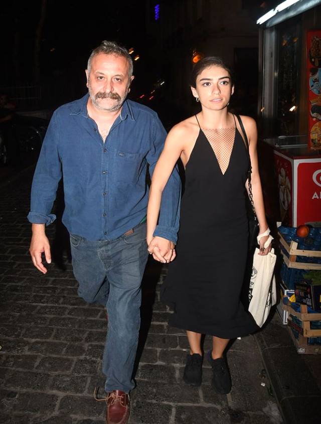 Onur Ünlü ve Hazar Ergüçlü çifti ilk kez el ele görüntülendi