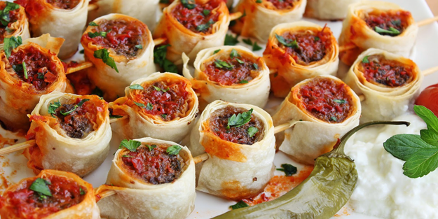 Yufkalı Rulo Köfte nasıl yapılır? | Gelinim Mutfakta Yufkalı Rulo Köfte tarifi 