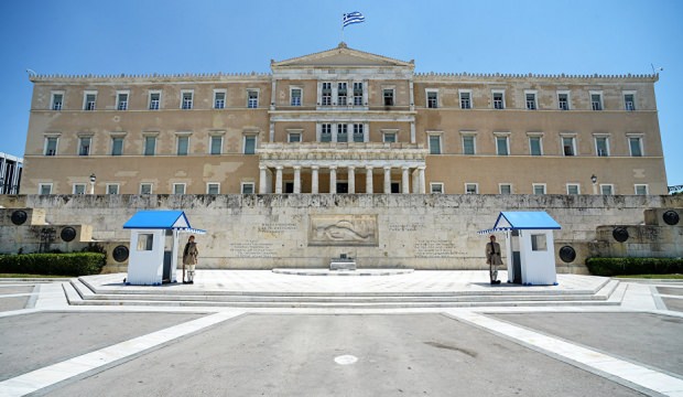 Yunanistan Almanya'ya nota vererek 300 milyar euro istedi