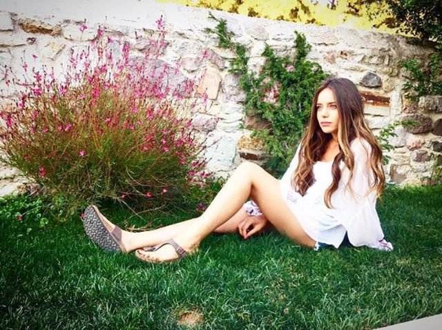 Zeynep Elçin Kimdir | Nedenn Polis Zoruyla Mahkemeye Getirildi