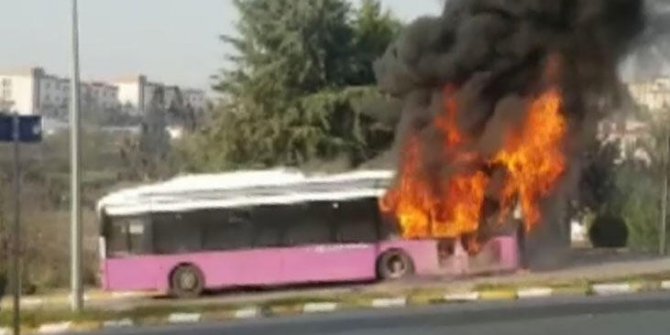 Düzce'de halk otobüsü yandı