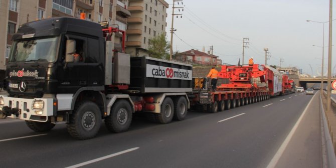 280 Tekerlekli Dev TIR'ın Görüntüsü