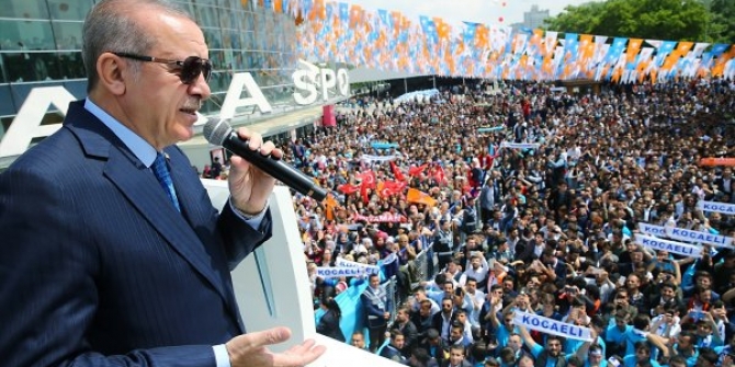 Erdoğan'ın yeni seçim şarkısı 'Eroğlu Erdoğan' dinle