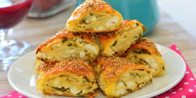 Patatesli üçgen börek nasıl yapılır? Patatesli üçgen börek tarifi