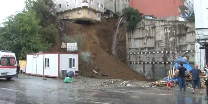 Beyoğlu'nda toprak kayması tehlikesi!