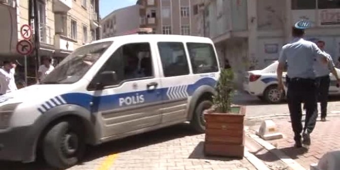 İstanbul Esenyurt'ta polis aracına silahlı saldırı