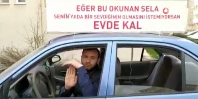 Aracına 'evde kal' çağrısı için tabut bağladı! Görenler hayrete düştü!