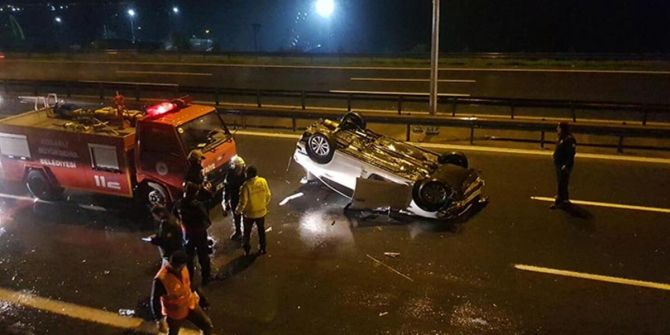 Kocaeli'nde korkunç kaza! Bariyerlere çarparak taklalar attı