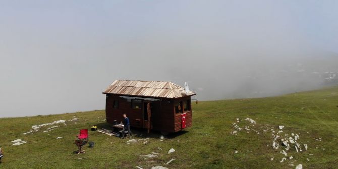 Trabzon'daki yürüyen ev görenlerin ilgi odağı oldu!