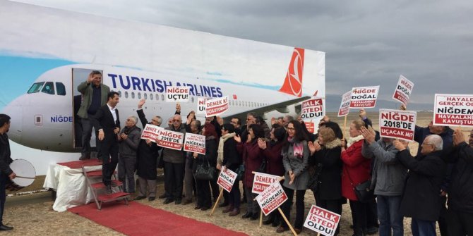 Niğdeli Vatandaşlardan davullu zurnalı havaalanı istiyoruz protestosu