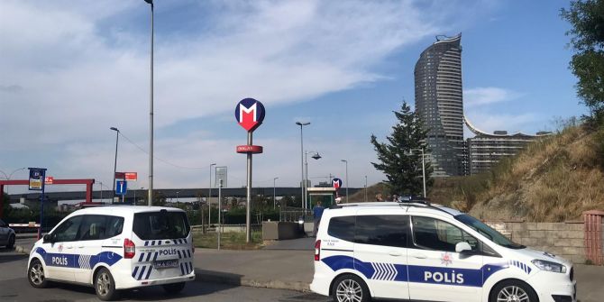 Ünalan metro istasyonunda intihar girişimi!