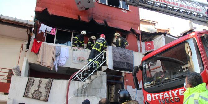 Kocaeli'nde korkutan yangın! 5 kişi binadan güçlükle çıkartıldı