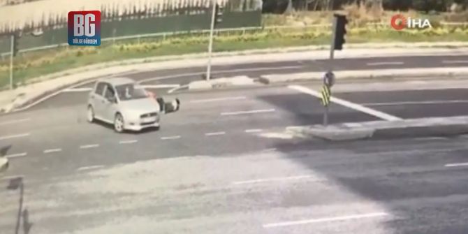 Kadın kuryeden feci kaza! Çalışmayan trafik ışıkları az daha öldürüyordu