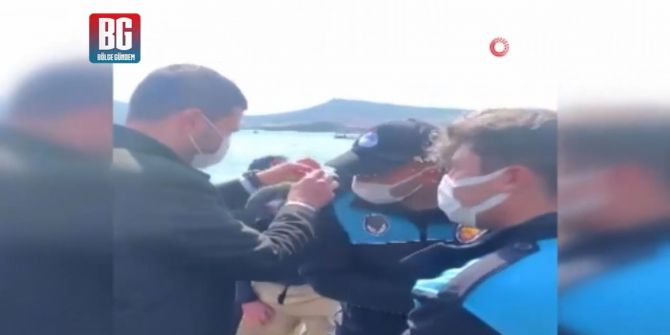 İzmir Foça'da düşen askeri eğitim uçağındaki pilotların kurtarılma görüntüleri!