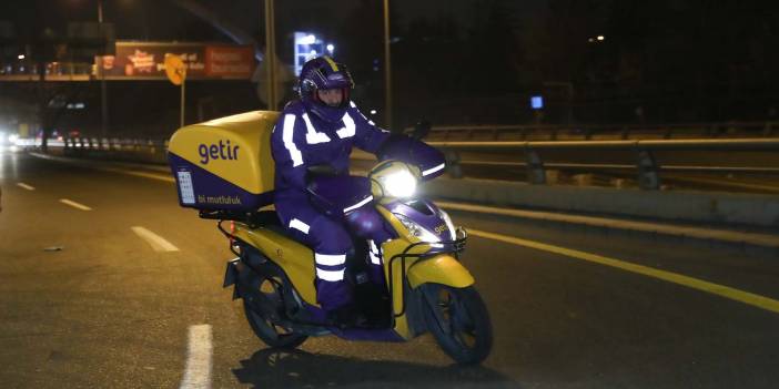 Bakan Mustafa Varank, yeni yıla motokurye olarak girdi