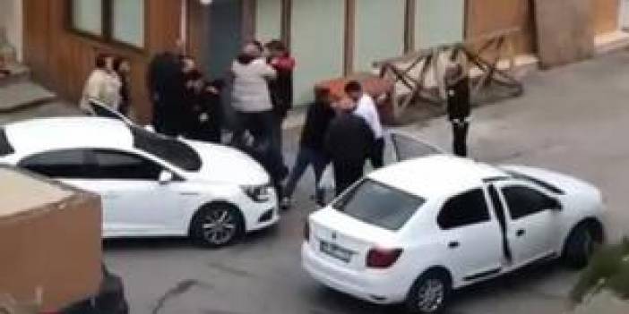 Pendik’te darp ettikleri şahsı zorla araca bindirmeye çalıştılar