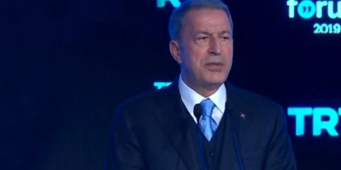 Hulusi Akar İngilizce konuştu, çevirmen hızına yetişemedi