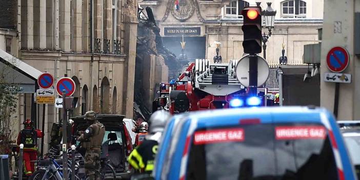 Paris'te büyük patlama çok sayıda yaralı var!