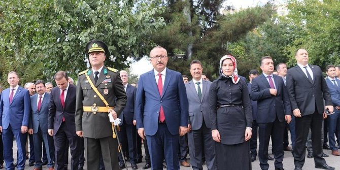 HDP'li vekilden 29 Ekim töreninde tartışma yaratacak görüntü!