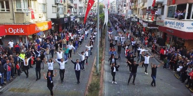 İzmir Ödemiş'ten Cumhuriyet Bayramı'na özel zeybek dansı